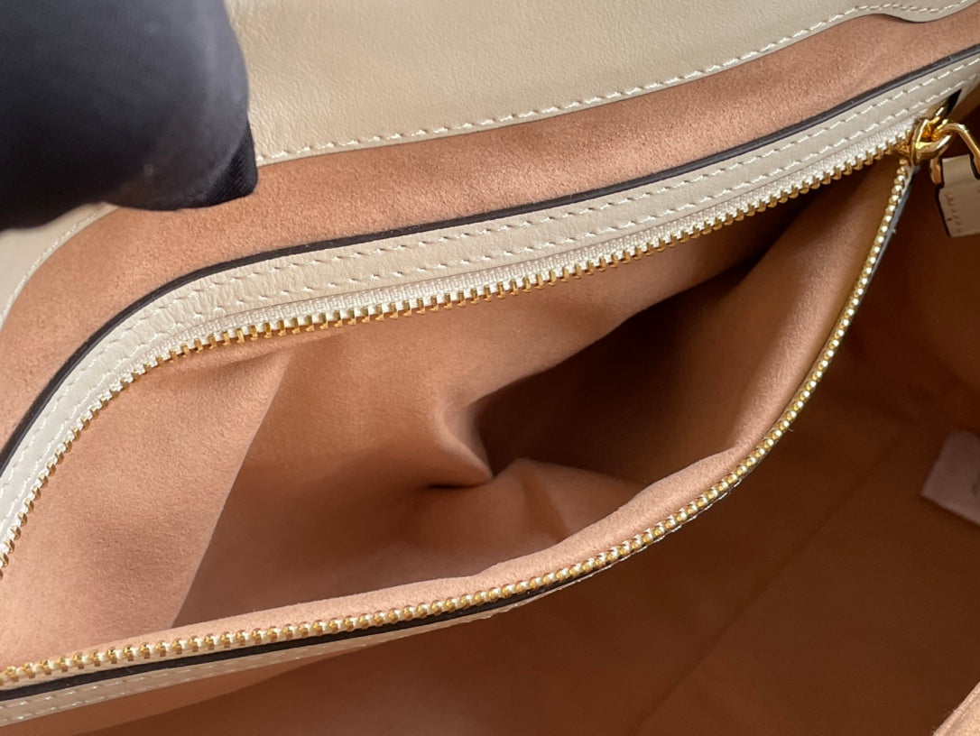 Grand sac bandoulière GG PADLOCK 35 en toile beige et cuir de veau blanc