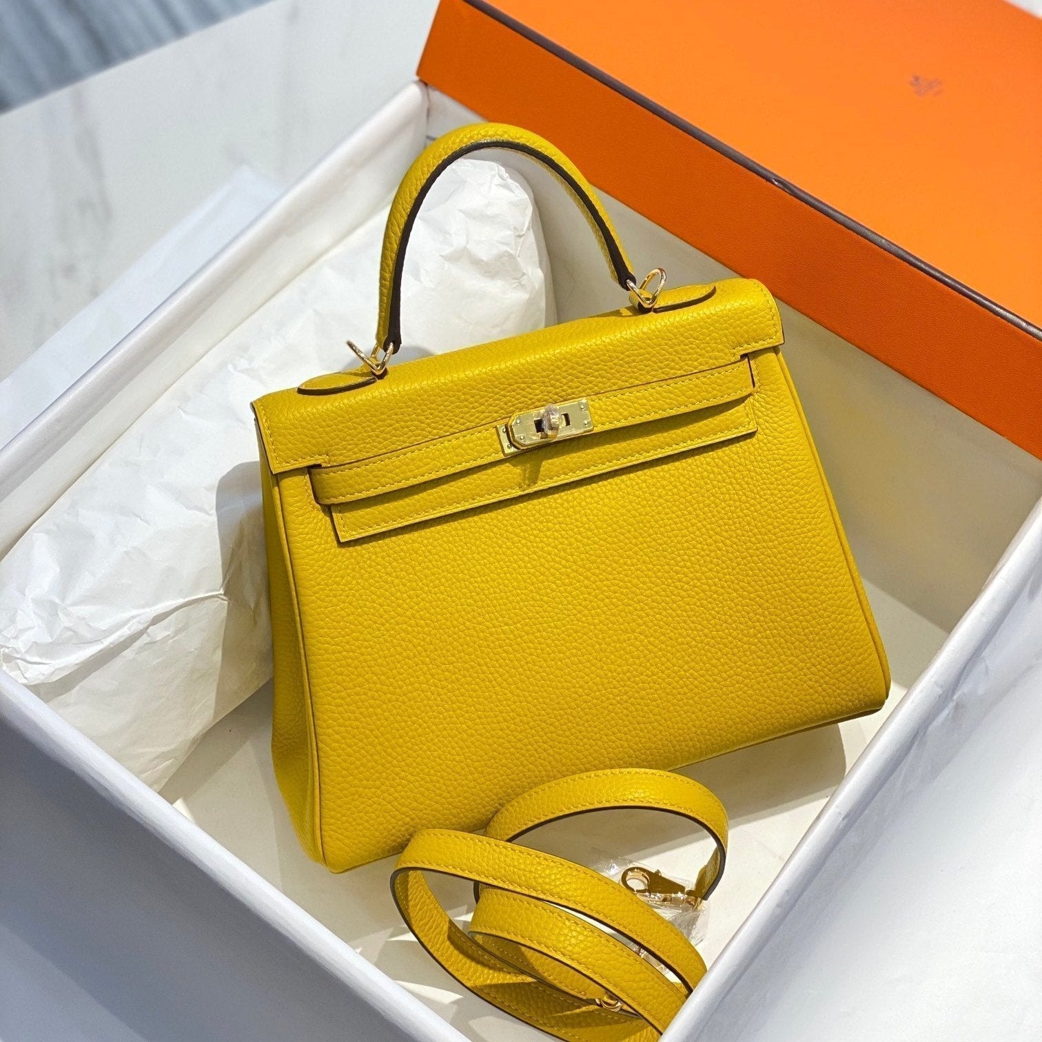 SAC HM KELLY 32 CM EN TOGO CITRON QUINCAILLERIE DORÉE