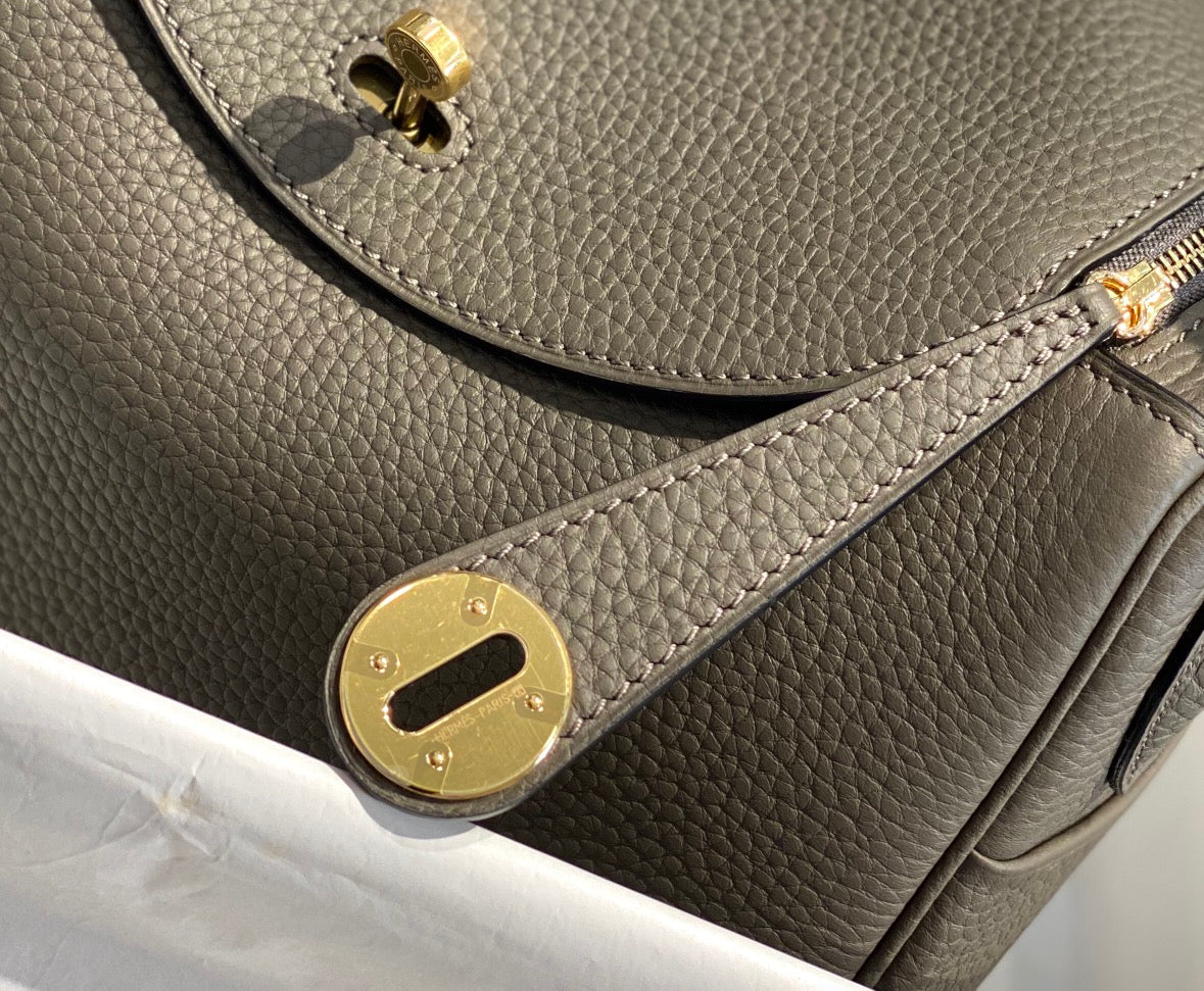 SAC HM LINDY 30 CUIR TAURILLON CLEMENCE OLIVE