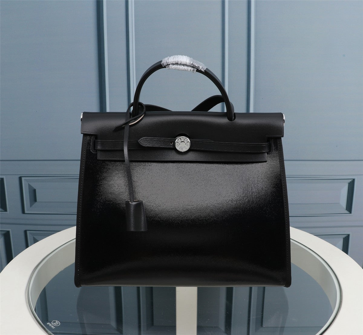 HM HERBAG ZIP 31 CUIR DE VEAU NOIR ET BLANC