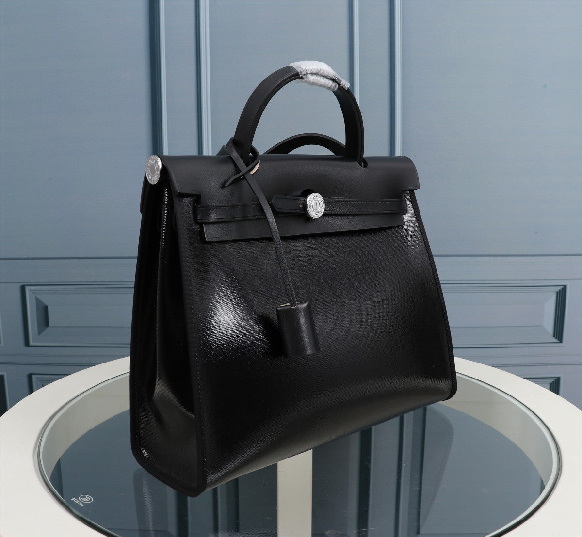 HM HERBAG ZIP 31 CUIR DE VEAU NOIR ET BLANC