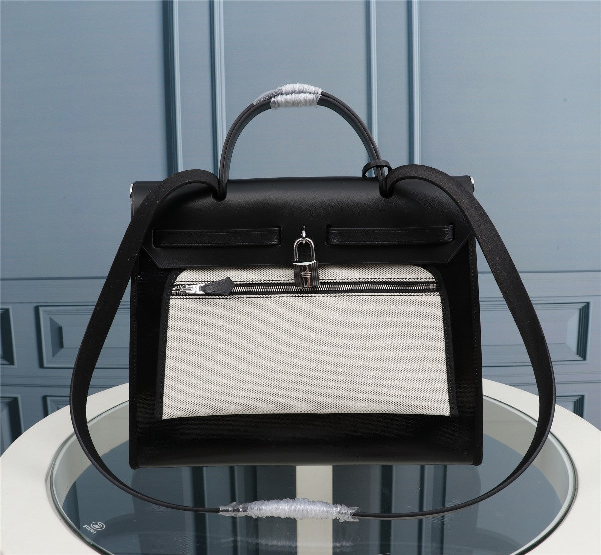 HM HERBAG ZIP 31 CUIR DE VEAU NOIR ET BLANC