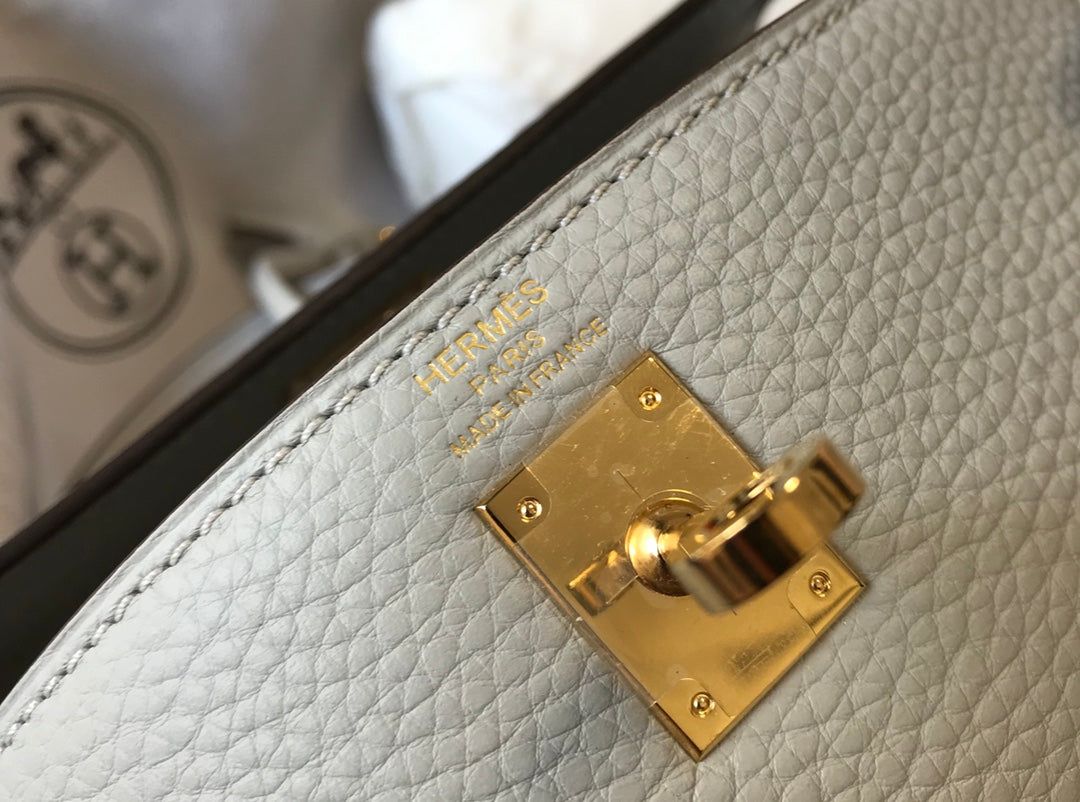 HM KELLY 32CM CUIR TOGO BLANC QUINCAILLERIE DORÉ