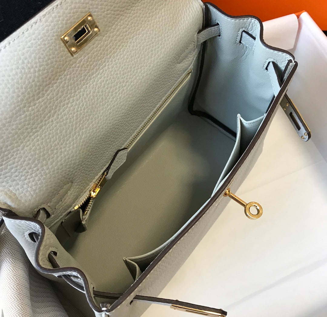 HM KELLY 32CM CUIR TOGO BLANC QUINCAILLERIE DORÉ