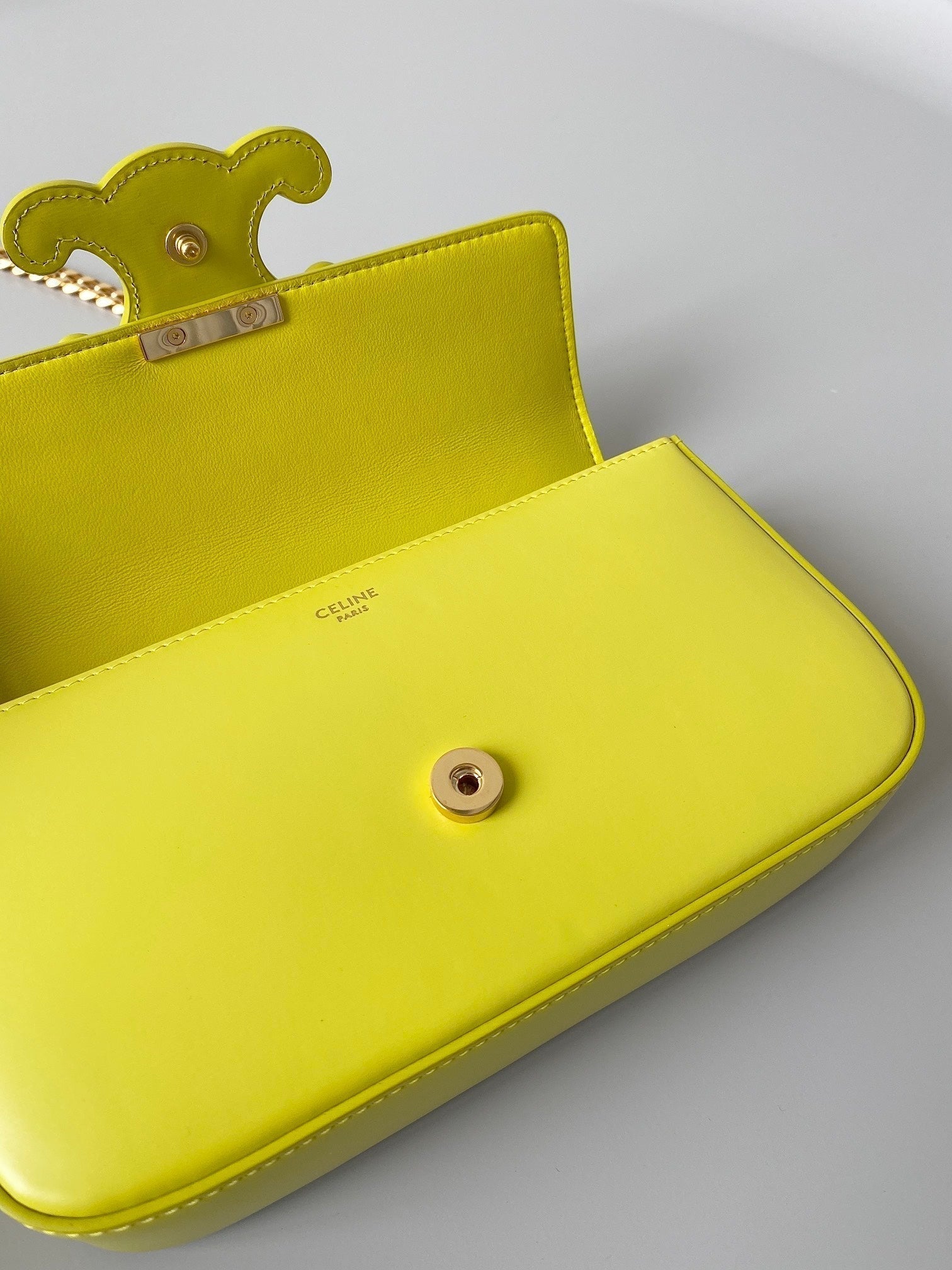 SAC SOUS-AISSELLE 20 CHAÎNES EN CUIR DE VEAU JAUNE CHARTREUSE