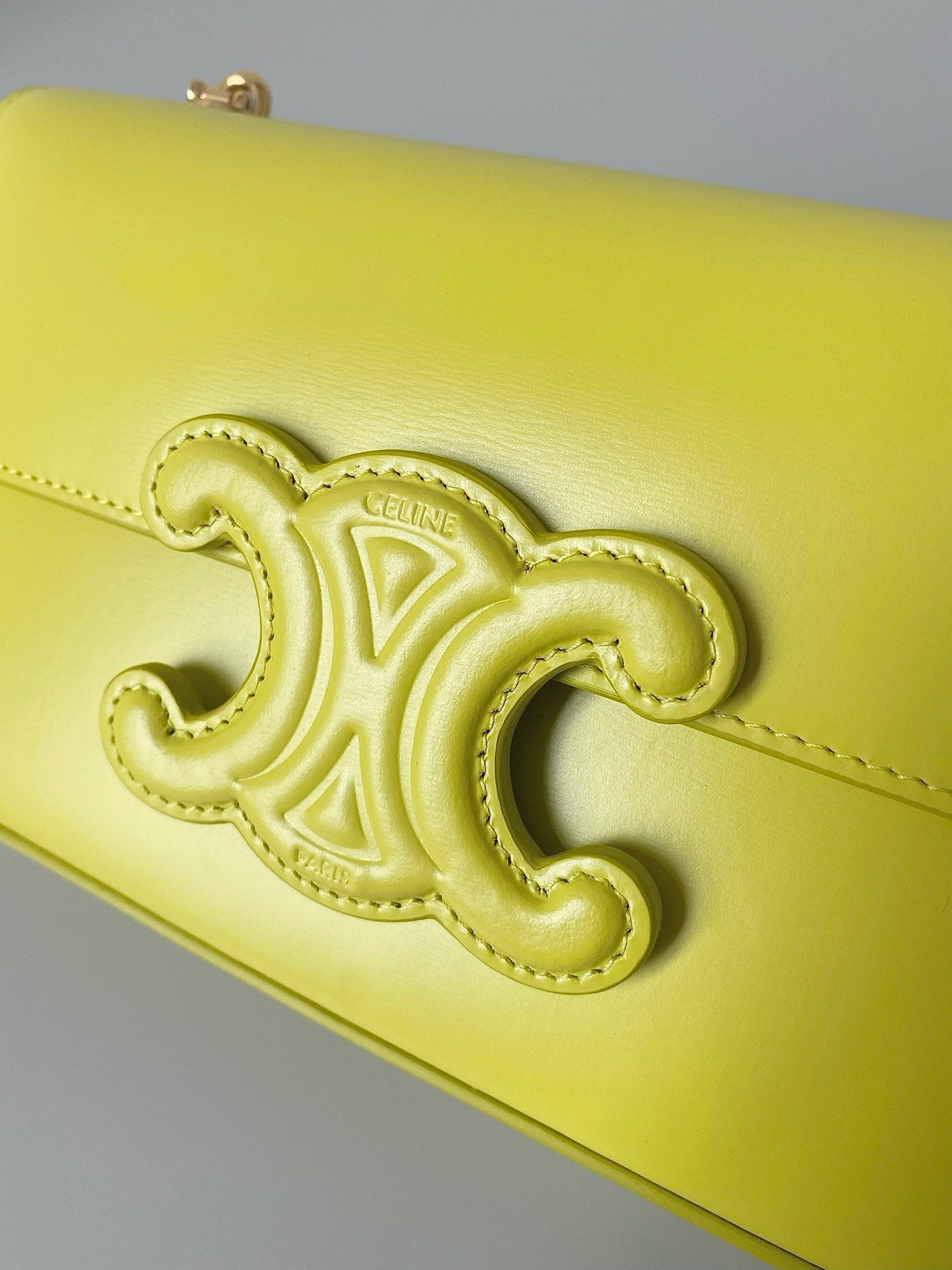 SAC SOUS-AISSELLE 20 CHAÎNES EN CUIR DE VEAU JAUNE CHARTREUSE