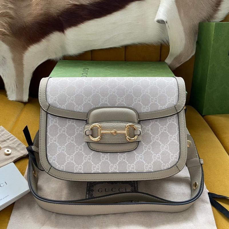 Sacoche de selle GG HORSEBIT 1955 25 en toile blanche et cuir de veau beige