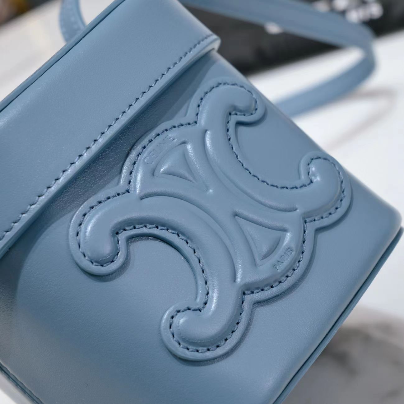 SAC BANDOULIÈRE SQUARE BOX 11 CUIR DE VEAU BLEU AZUR