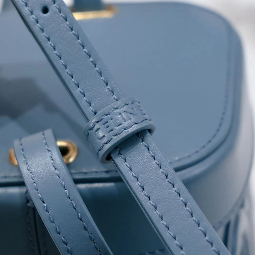 SAC BANDOULIÈRE SQUARE BOX 11 CUIR DE VEAU BLEU AZUR