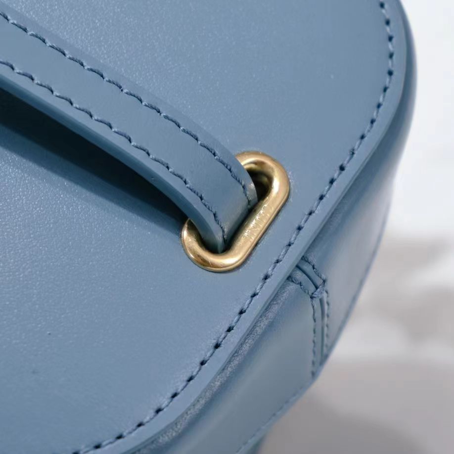 SAC BANDOULIÈRE SQUARE BOX 11 CUIR DE VEAU BLEU AZUR