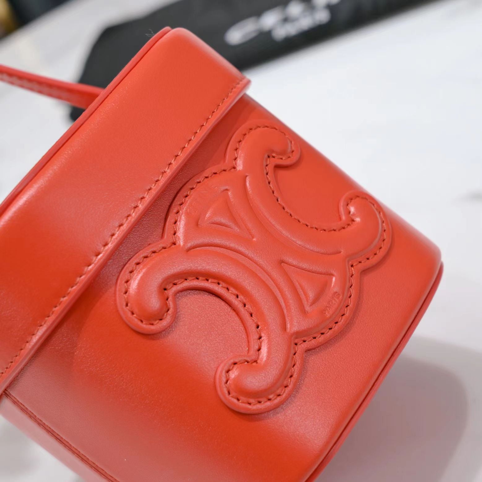 SAC BANDOULIÈRE SQUARE BOX 11 CUIR DE VEAU ORANGE FEU