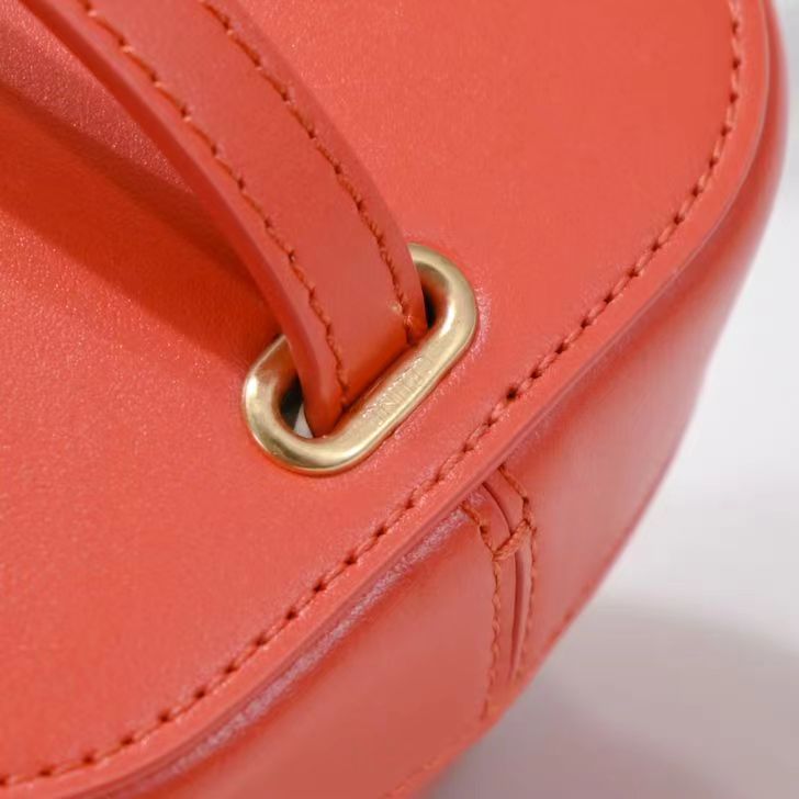 SAC BANDOULIÈRE SQUARE BOX 11 CUIR DE VEAU ORANGE FEU