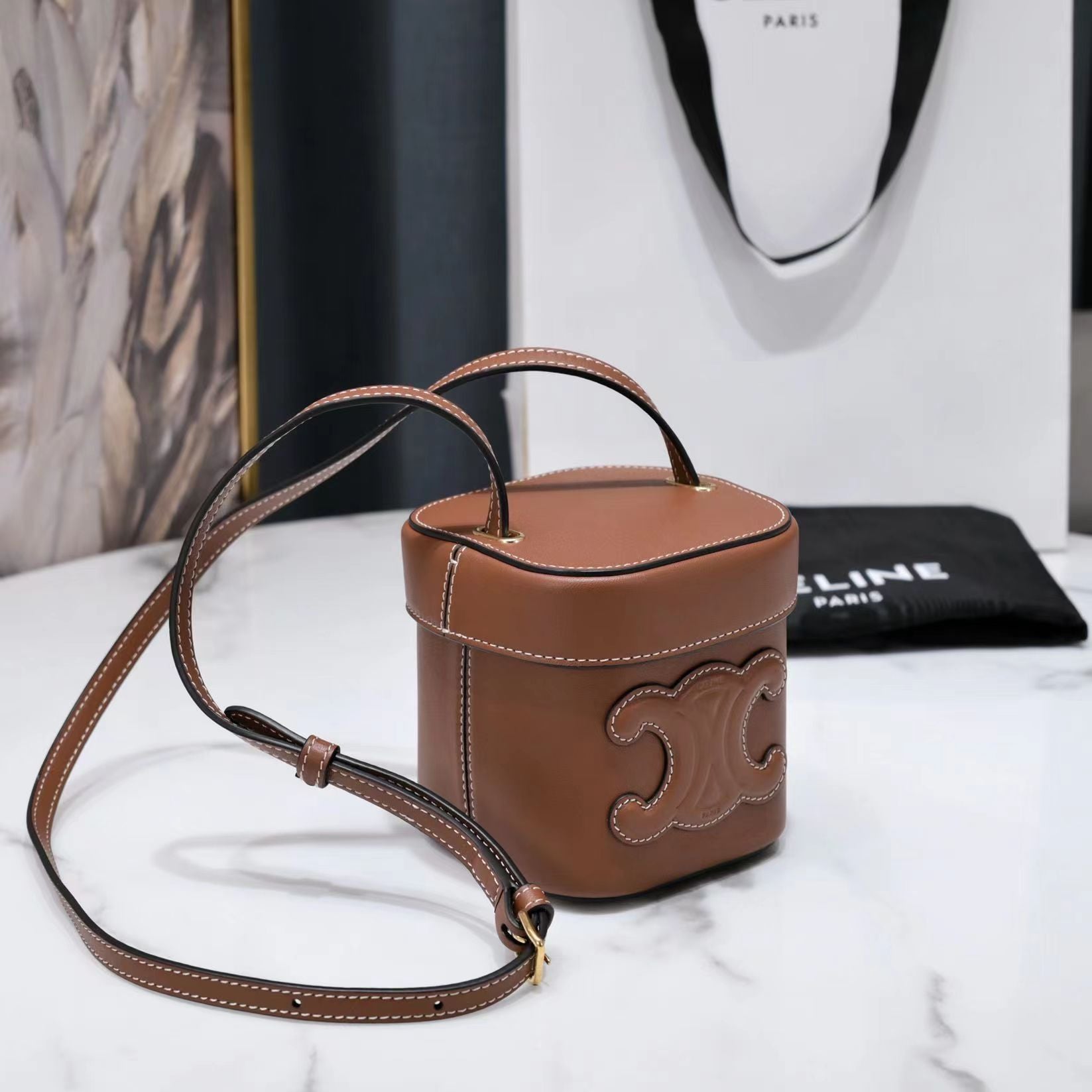 SAC BANDOULIÈRE SQUARE BOX 11 CUIR DE VEAU MARRON CANNELLE