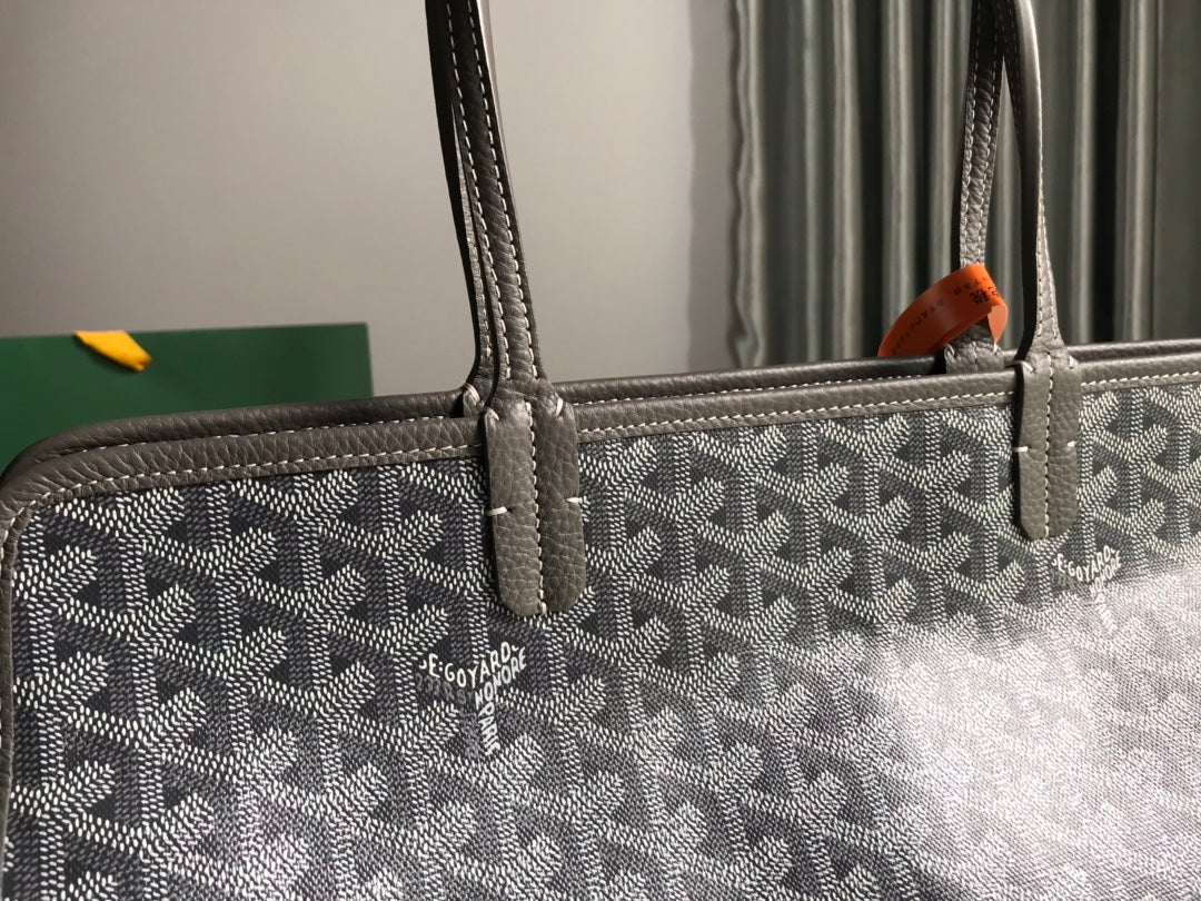 SAC HARDY PM 40 EN TOILE GOYARDINE GRISE ET GARNITURES EN CUIR TAURILLON
