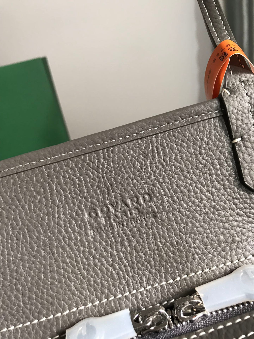 SAC HARDY PM 40 EN TOILE GOYARDINE GRISE ET GARNITURES EN CUIR TAURILLON