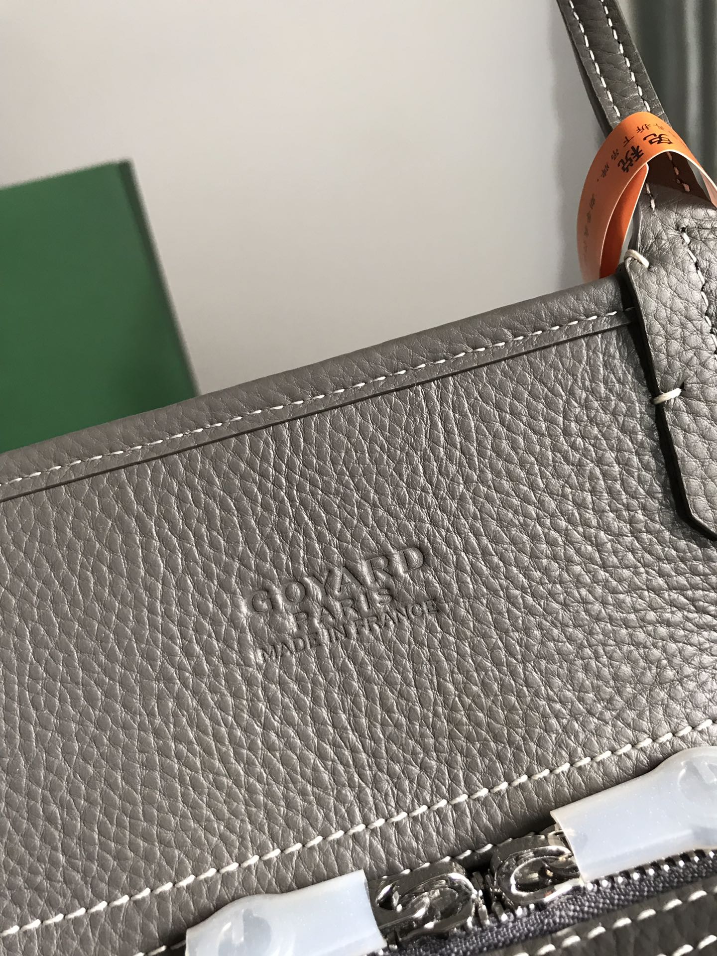 SAC HARDY PM 40 EN TOILE GOYARDINE GRISE ET GARNITURES EN CUIR TAURILLON
