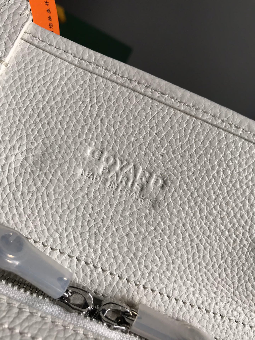 SAC HARDY PM 40 EN TOILE GOYARDINE BLANCHE ET GARNITURES EN CUIR TAURILLON