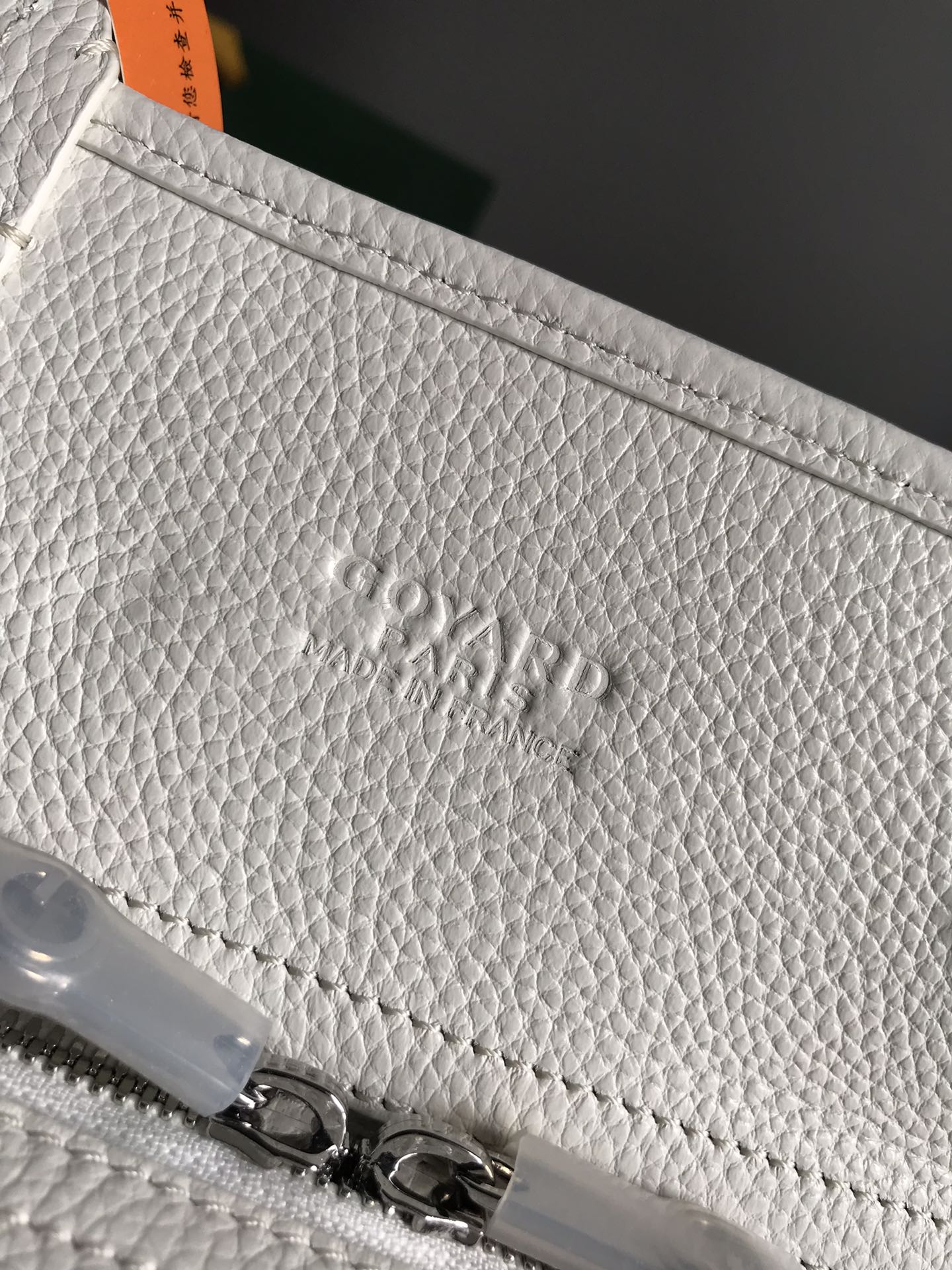 SAC HARDY PM 40 EN TOILE GOYARDINE BLANCHE ET GARNITURES EN CUIR TAURILLON
