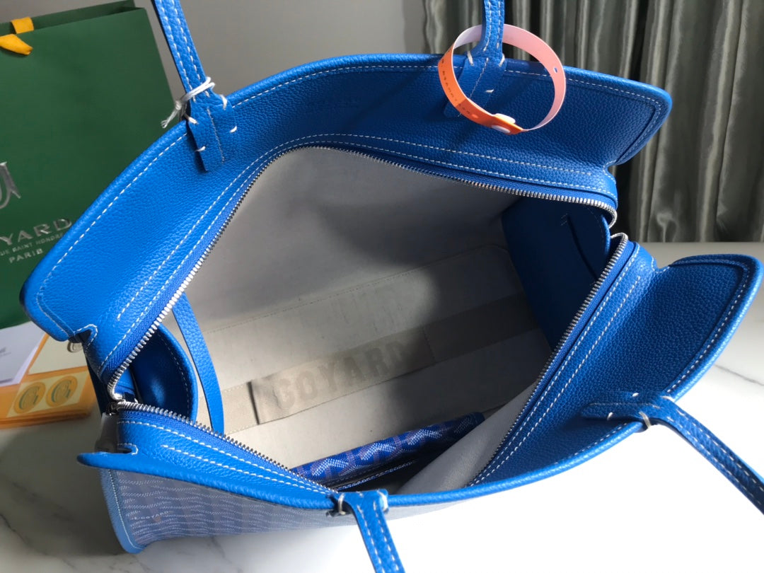 SAC HARDY PM 40 EN TOILE GOYARDINE BLEU CIEL ET GARNITURES EN CUIR TAURILLON