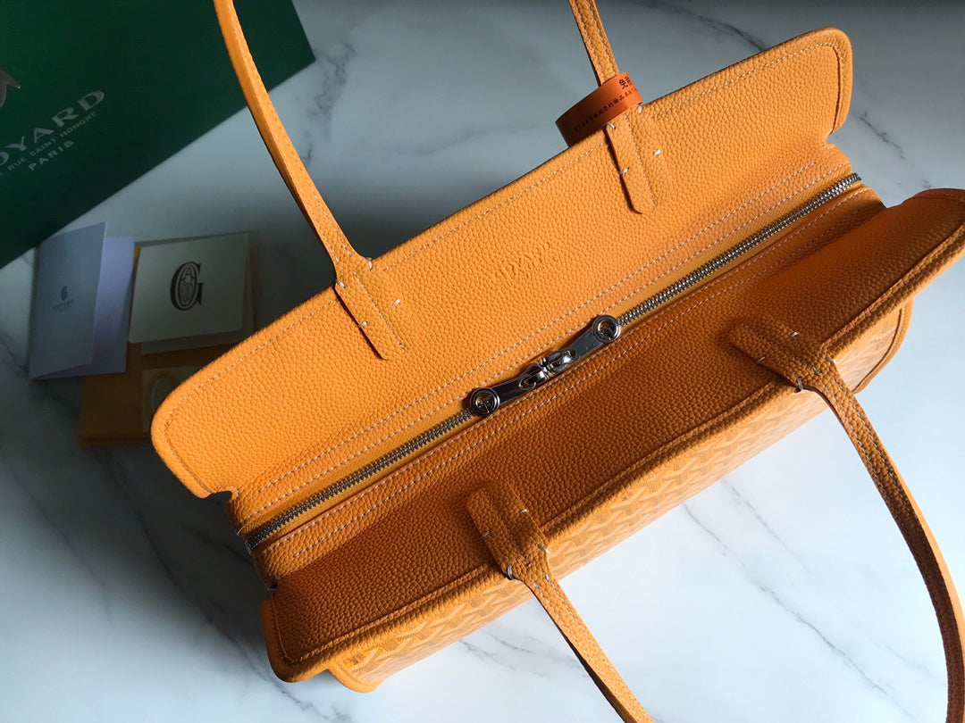 SAC HARDY PM 40 EN TOILE GOYARDINE JAUNE ET GARNITURES EN CUIR TAURILLON