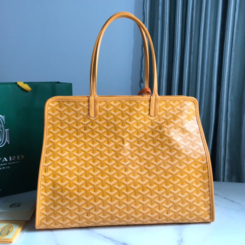 SAC HARDY PM 40 EN TOILE GOYARDINE JAUNE ET GARNITURES EN CUIR TAURILLON