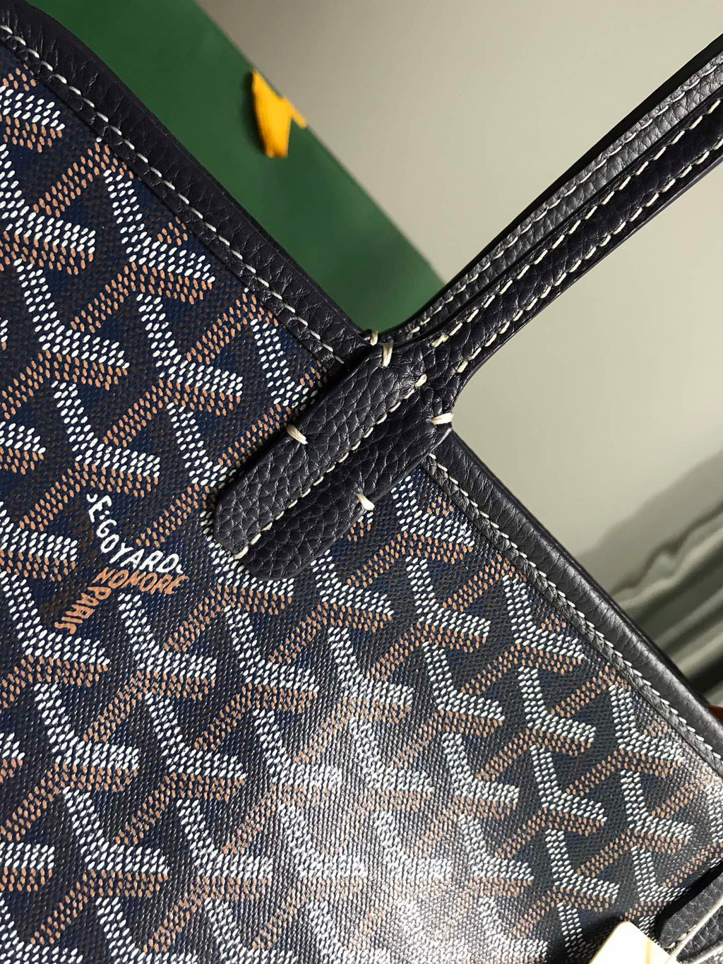 SAC HARDY PM 40 EN TOILE GOYARDINE BLEU MARINE ET GARNITURES EN CUIR TAURILLON NOIR
