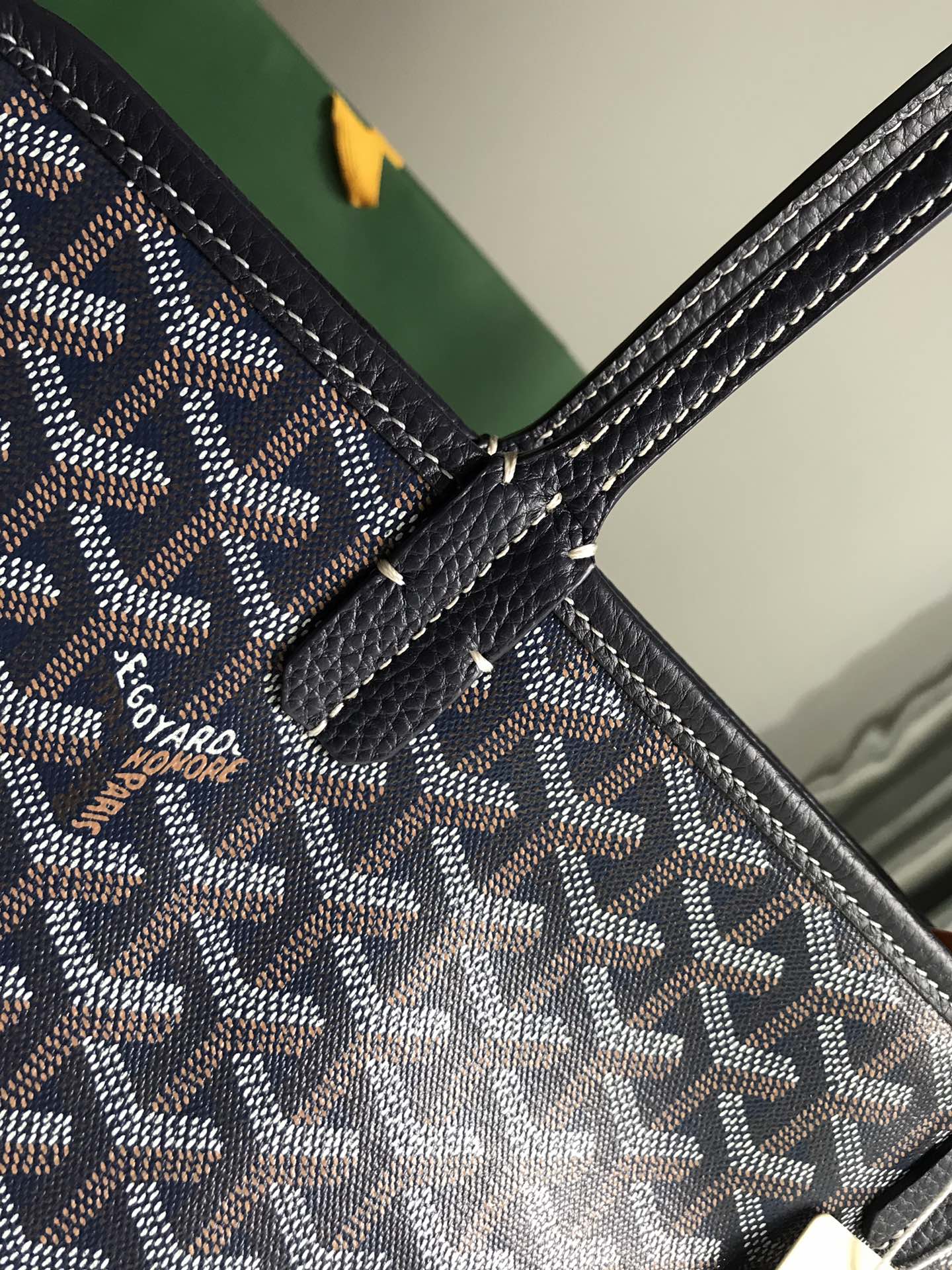SAC HARDY PM 40 EN TOILE GOYARDINE BLEU MARINE ET GARNITURES EN CUIR TAURILLON NOIR