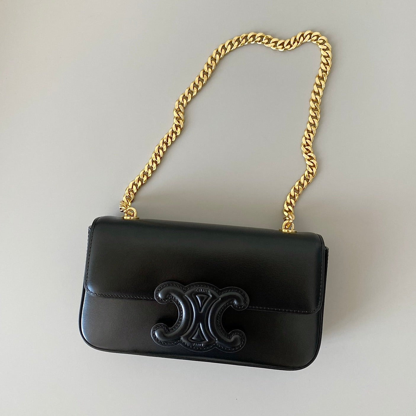 SAC SOUS-AISSELLE 20 CHAÎNES EN CUIR DE VEAU NOIR ESTAMPÉ