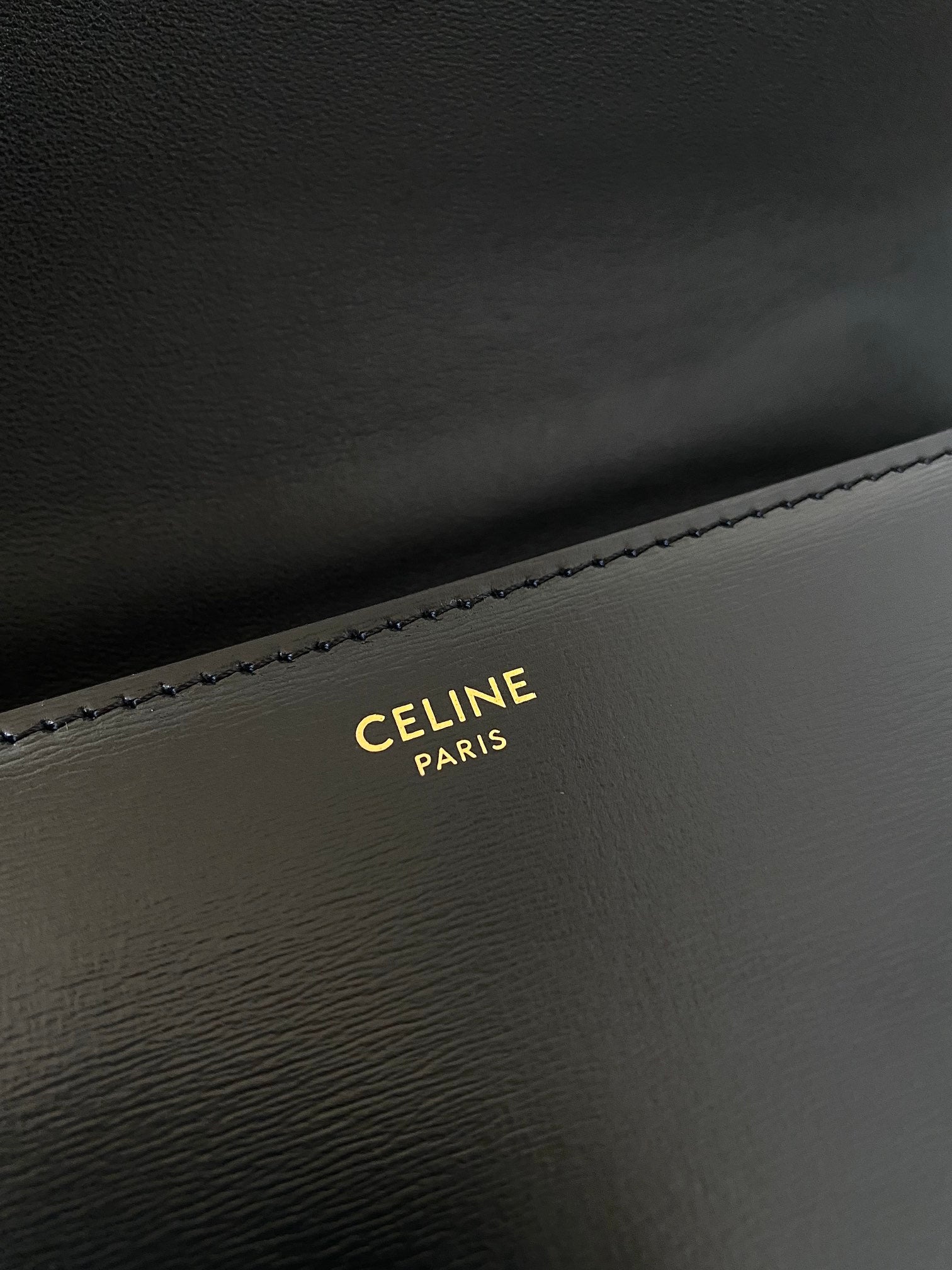 SAC SOUS-AISSELLE 20 CHAÎNES EN CUIR DE VEAU NOIR ESTAMPÉ