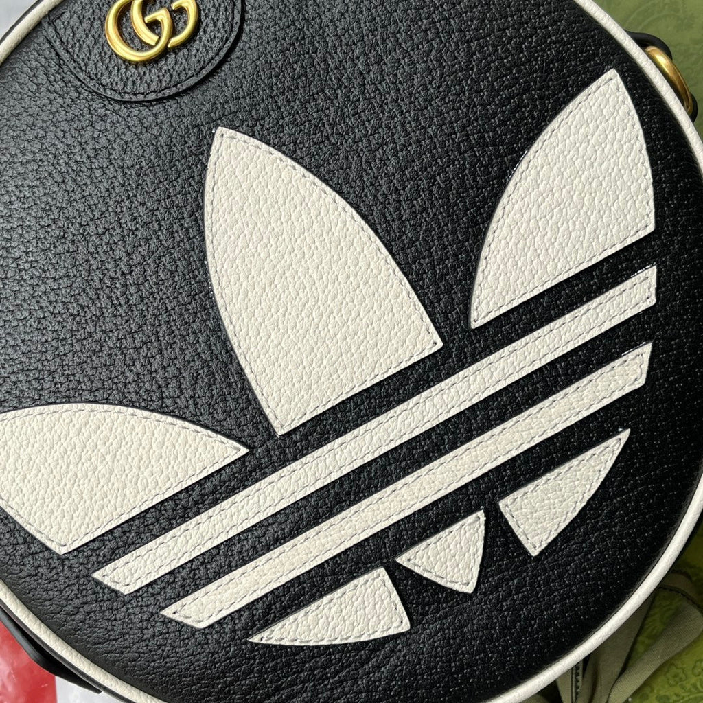 GGXADIDAS OPHIDIA SHOULDER BAG 22 IN BLACK AND WHITE CALFSKIN