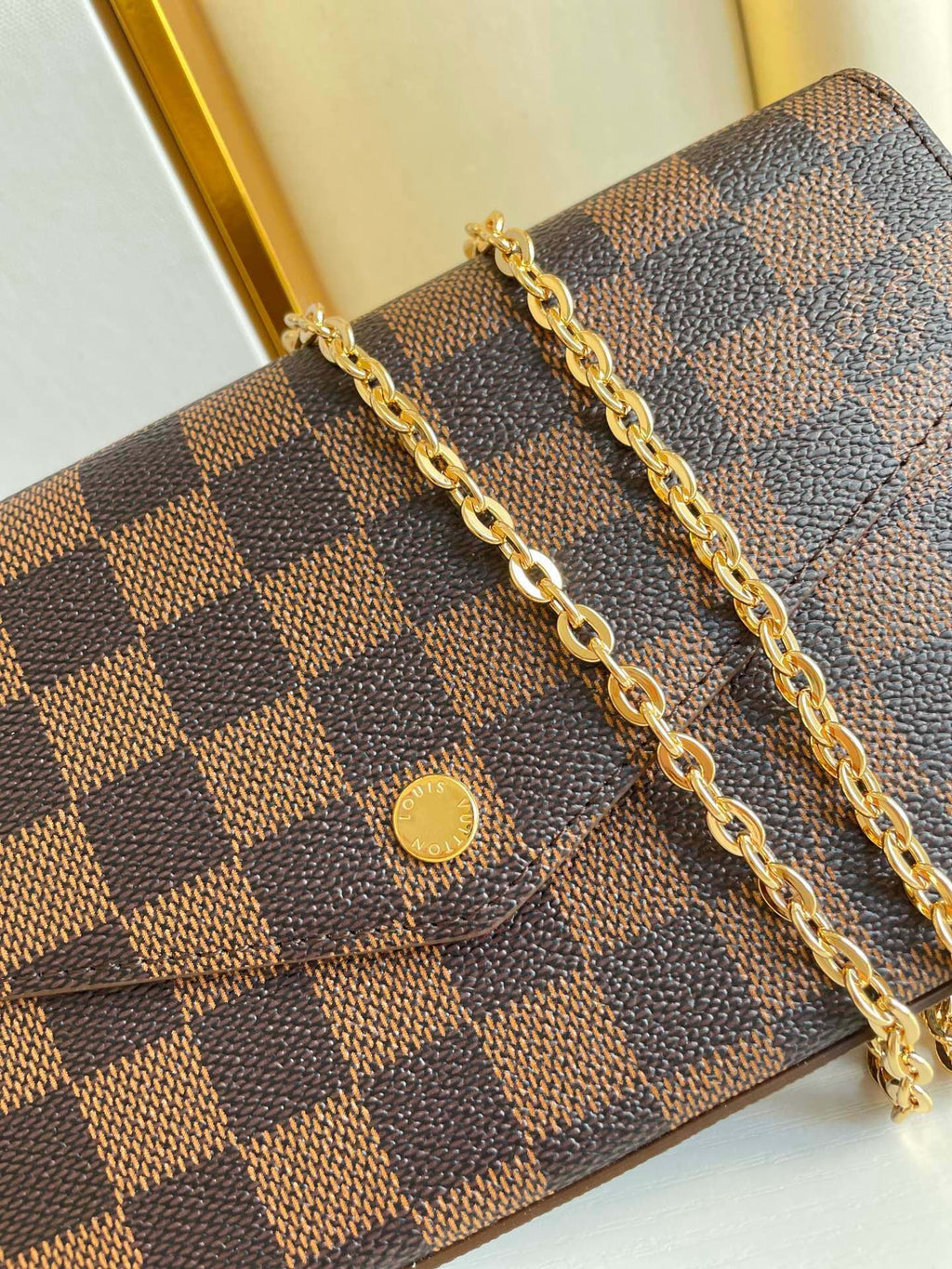 FÉLICIE POCHETTE 21 EN TOILE ENDUIT DAMIER EBENE MARRON QUINCAILLERIE OR