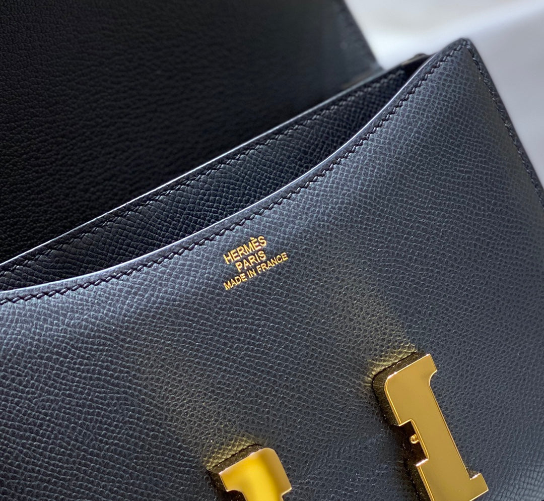 CONSTANCE 24 CUIR EPSOM NOIR QUINCAILLERIE DORÉ
