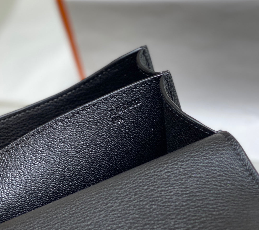 CONSTANCE 24 CUIR EPSOM NOIR QUINCAILLERIE DORÉ