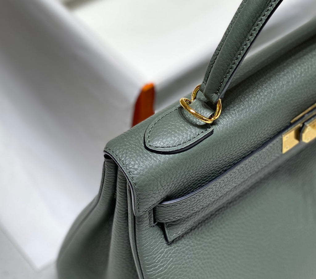 HM KELLY 32CM CUIR TOGO VERT AMANDE QUINCAILLERIE DORÉ
