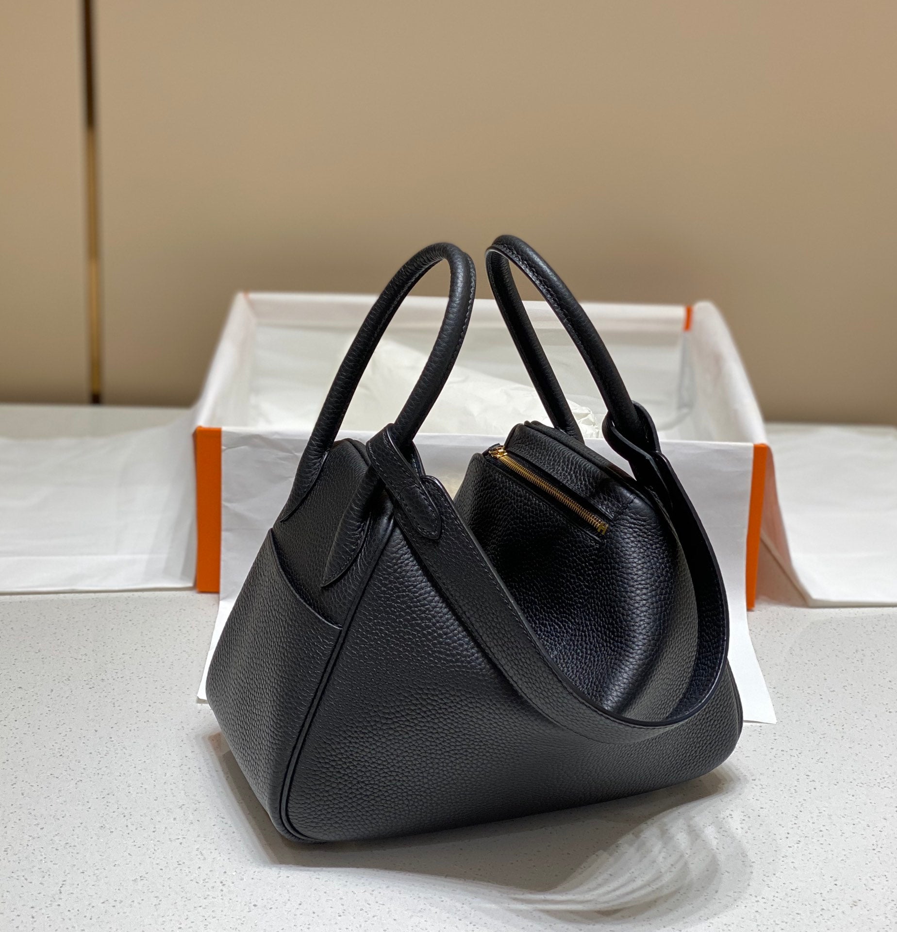 SAC HM LINDY 26 EN CUIR TAURILLON CLEMENCE NOIR