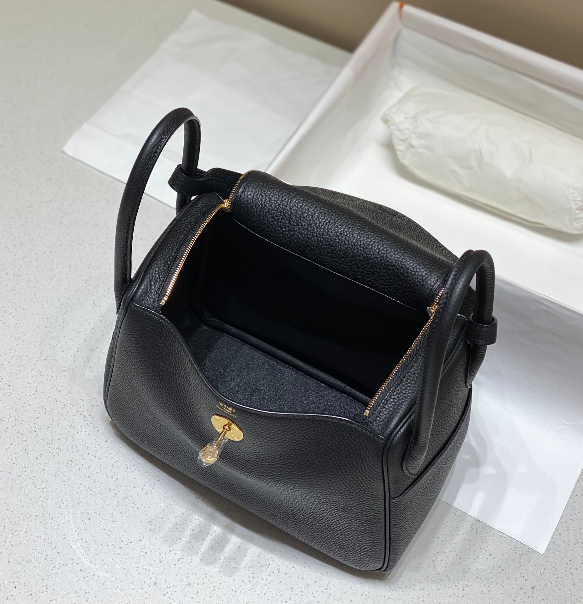 SAC HM LINDY 30 EN CUIR TAURILLON NOIR CLEMENCE
