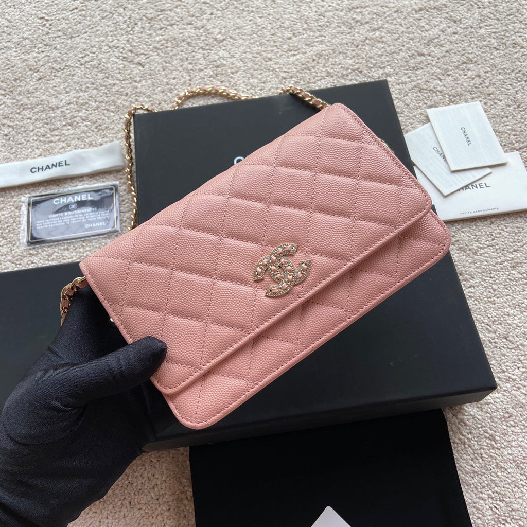 CC CLASSIC WOC 20CM PINK GRAINED CALFSKIN DIAMOND GOLD HARDWARE