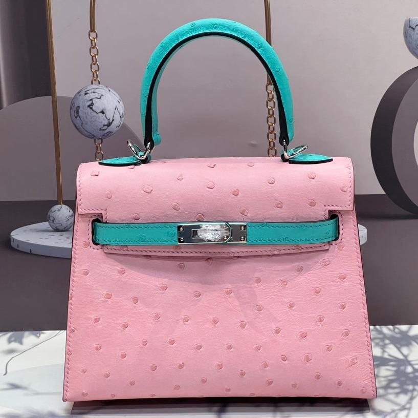 SAC KELLY 20 EN CUIR D'AUTRUCHE ROSE FLAMANT MIXTE BLEU CYAN AVEC QUINCAILLERIE ARGENTÉE (FABRIQUÉ SUR COMMANDE)