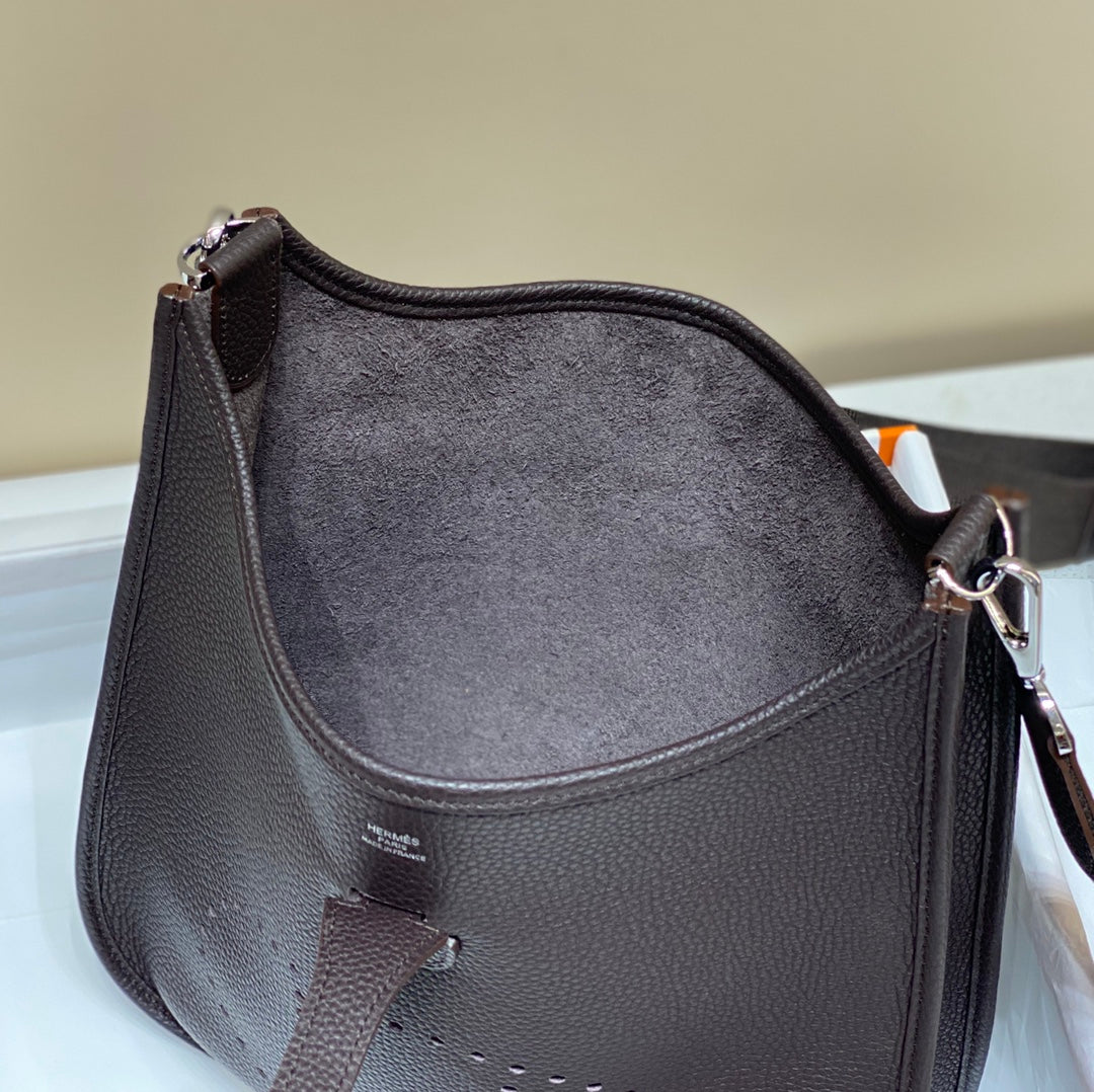 エブリン 29cm チョコレート トーゴ ショーツ