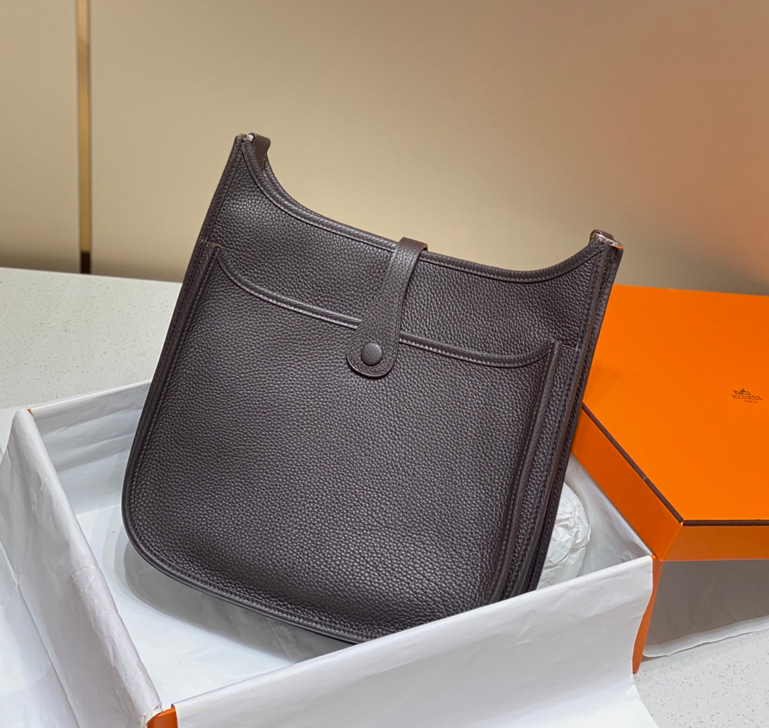 エブリン 29cm チョコレート トーゴ ショーツ