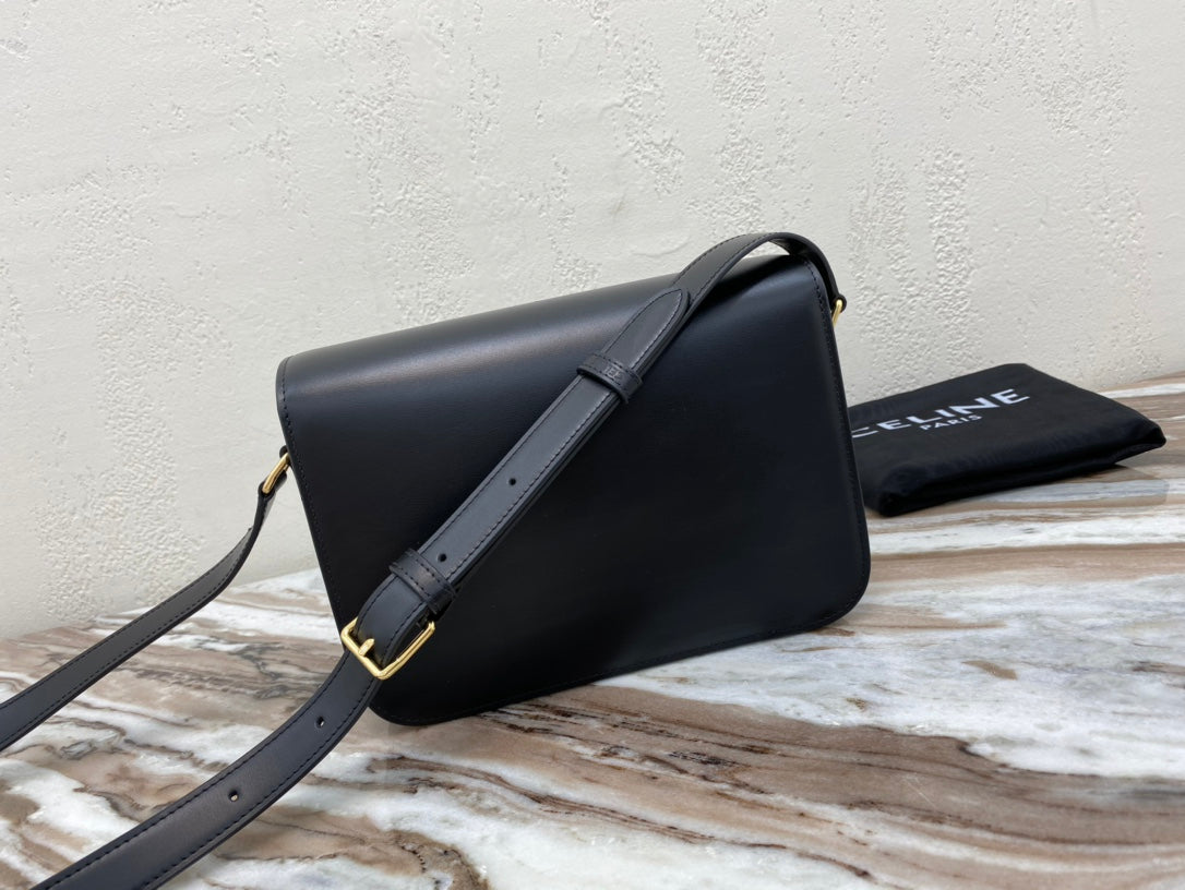 CLASSIQUE TRIOMPHE 22 CUIR DE VEAU NOIR QUINCAILLERIE OR