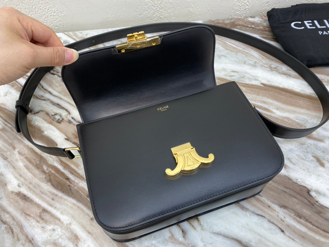 CLASSIQUE TRIOMPHE 22 CUIR DE VEAU NOIR QUINCAILLERIE OR
