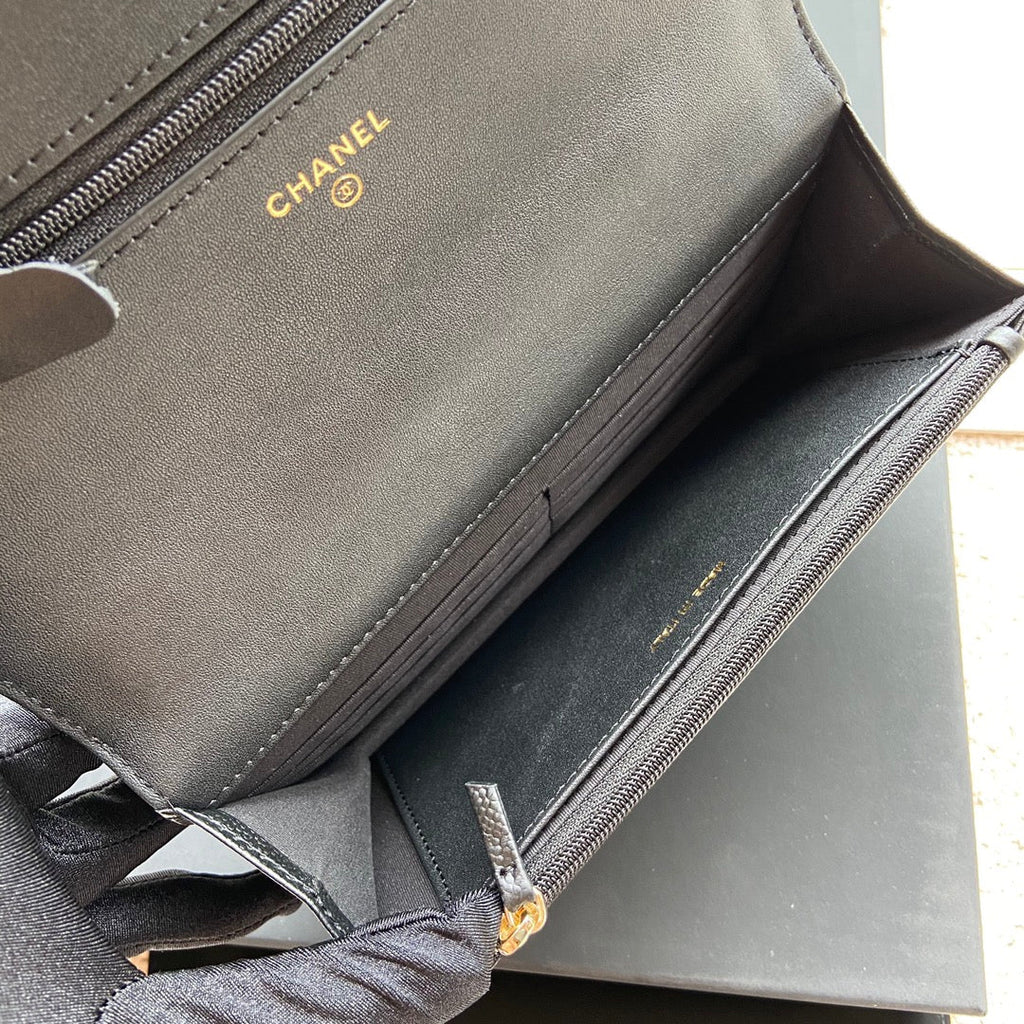 Sac à main CC WOC 20 cm avec poignée supérieure en cuir de veau grainé noir et matériel doré