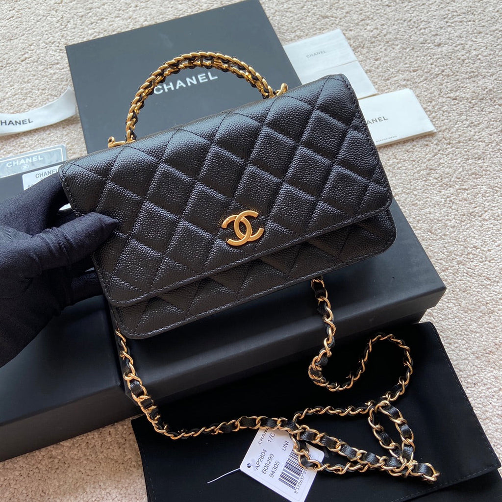Sac à main CC WOC 20 cm avec poignée supérieure en cuir de veau grainé noir et matériel doré