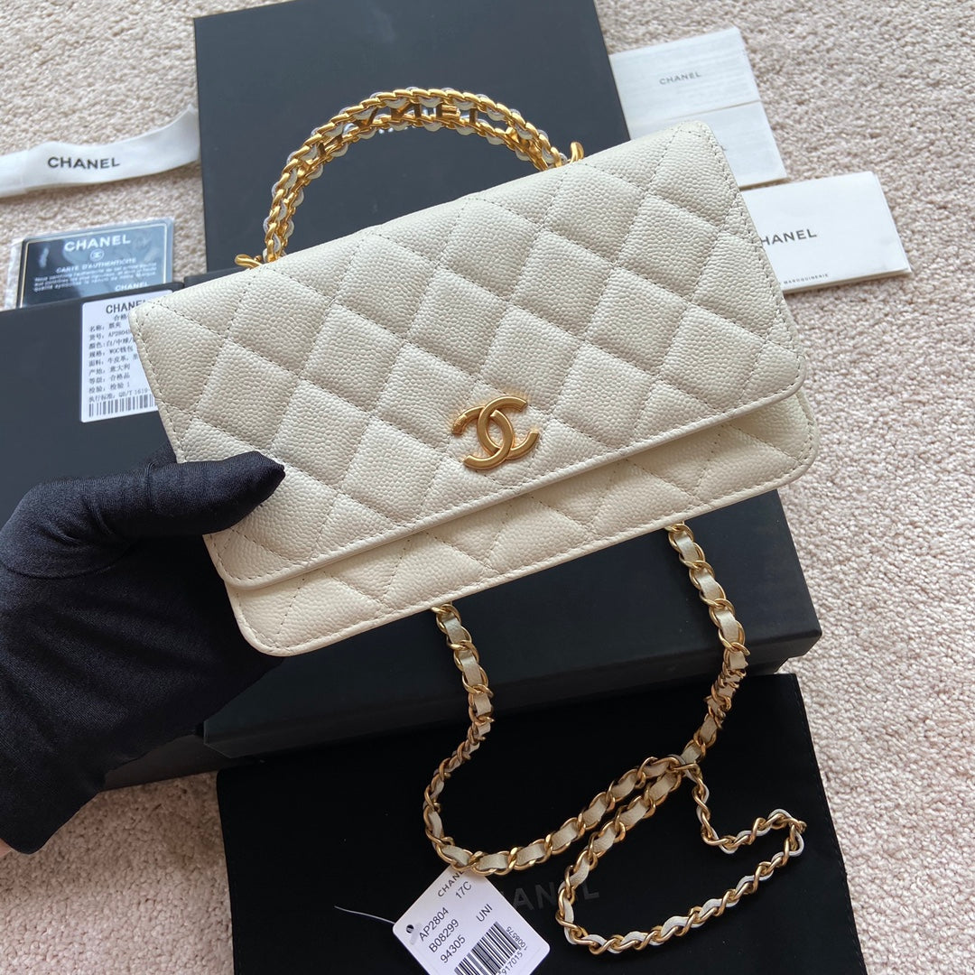 Sac à main CC WOC 20 cm avec poignée supérieure en cuir de veau grainé blanc et quincaillerie dorée