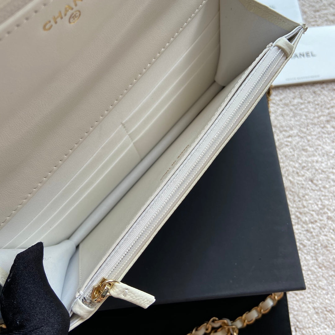 CC WOC 20CM TOP HANDLE WHITE GRAINED CALFSKIN GOLD HARDWARE