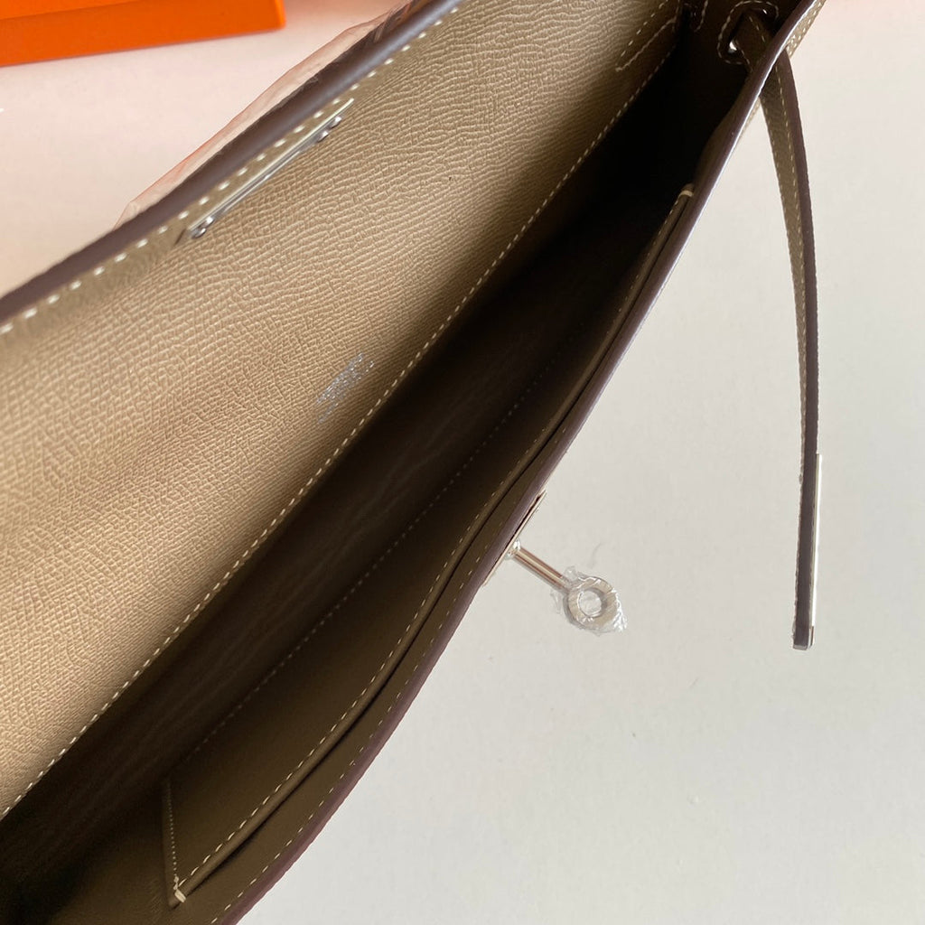 HM KELLY CUT 31 CUIR EPSOM ÉTOUPE QUINCAILLERIE ARGENTÉE 229055