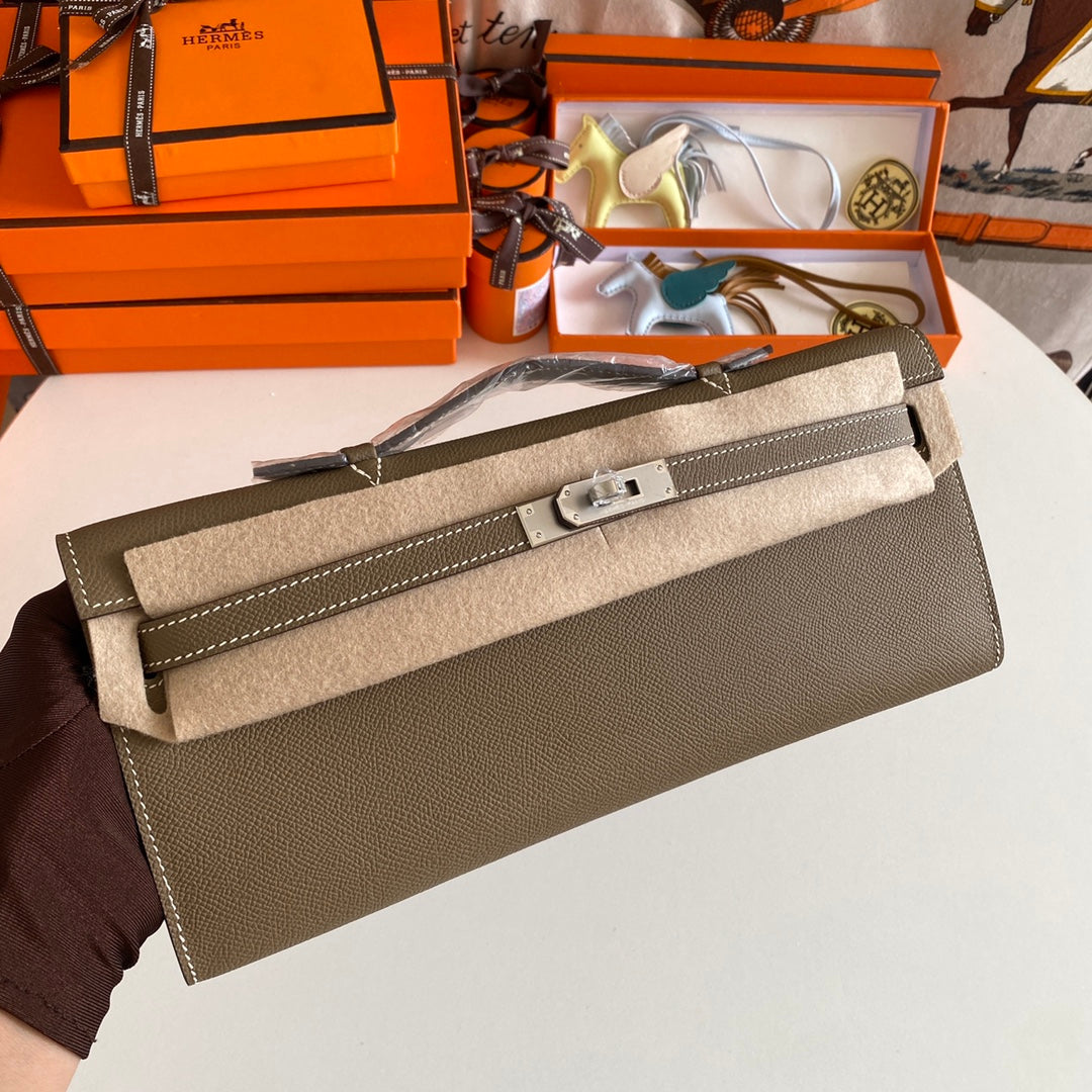 HM KELLY CUT 31 CUIR EPSOM ÉTOUPE QUINCAILLERIE ARGENTÉE 229055