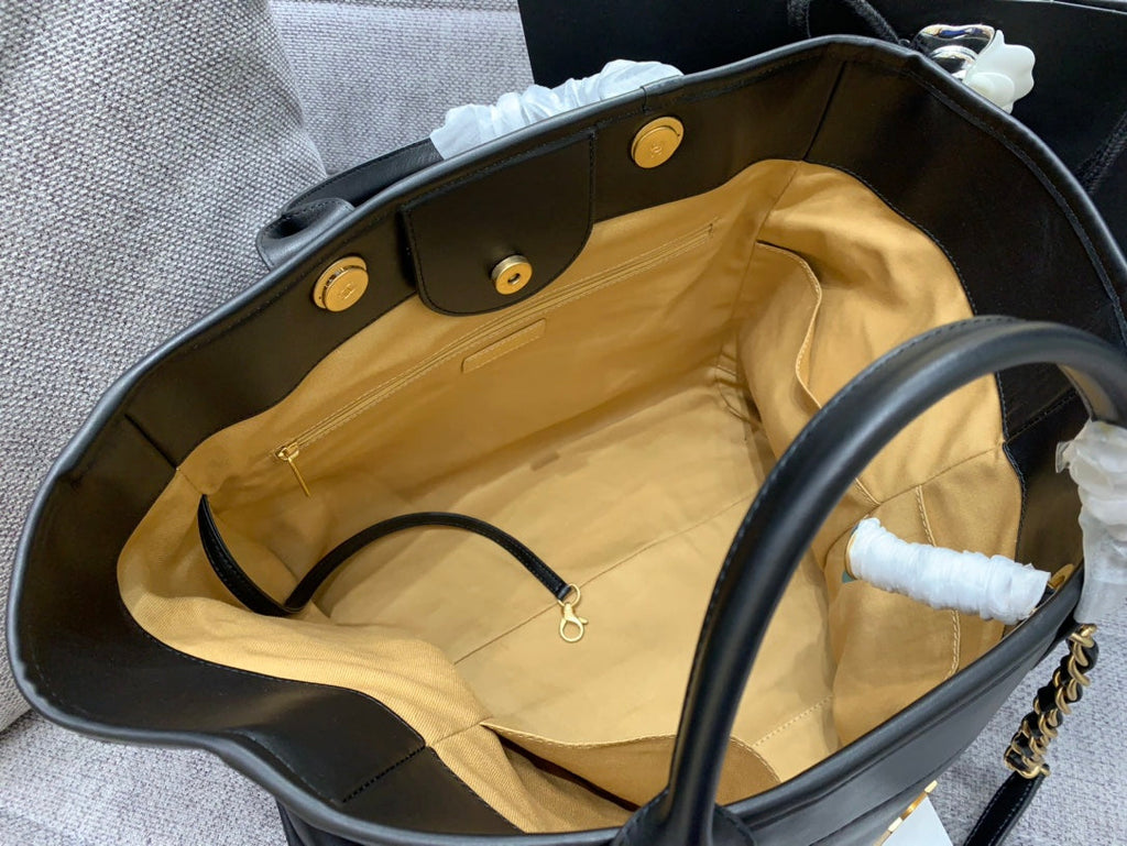 SAC CABAS CC DEAUVILLE 39 CM EN CUIR DE VEAU NOIR LOGO MULTICOLORE