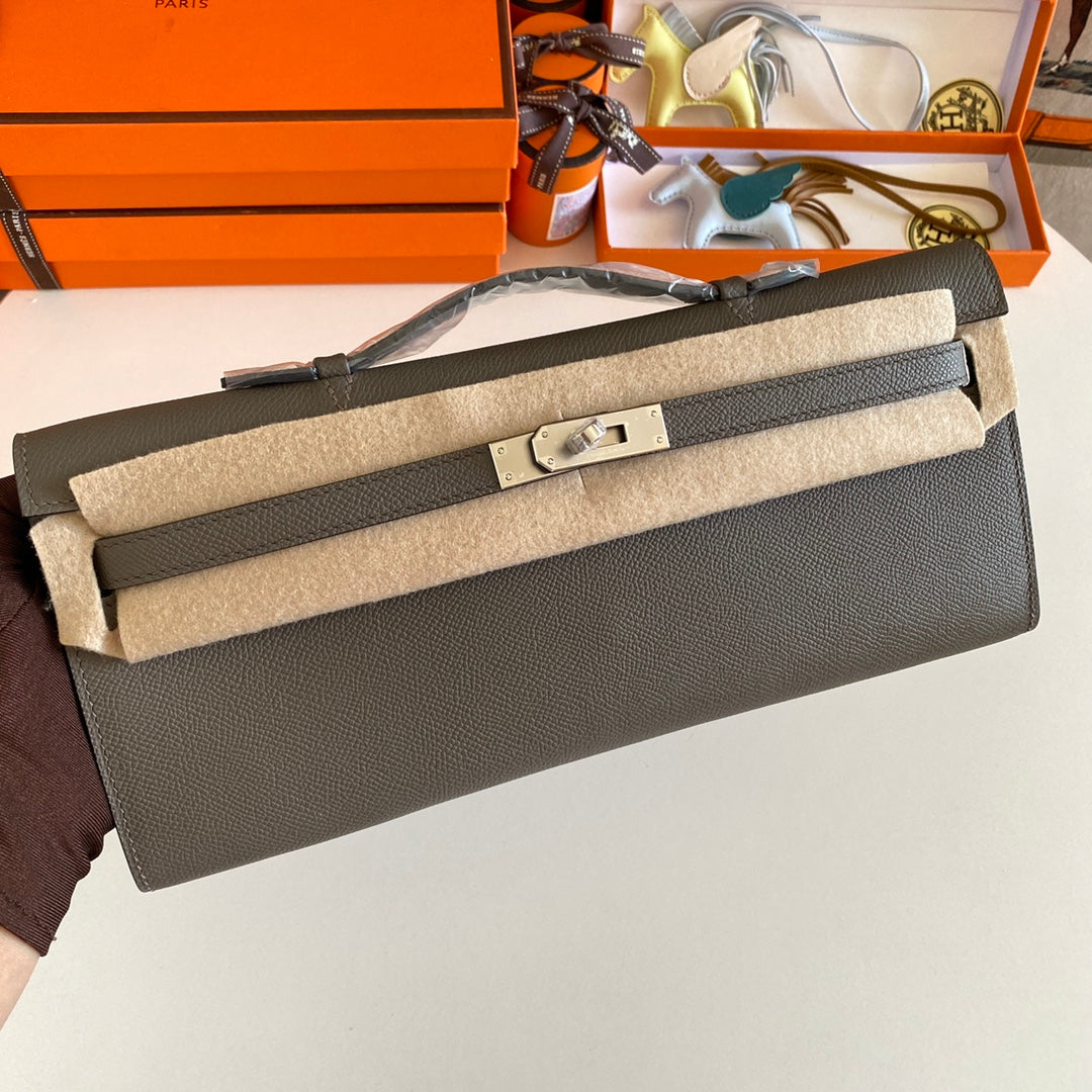 HM KELLY CUT 31 CUIR EPSOM GRIS FOSSILE QUINCAILLERIE ARGENTÉE 229053